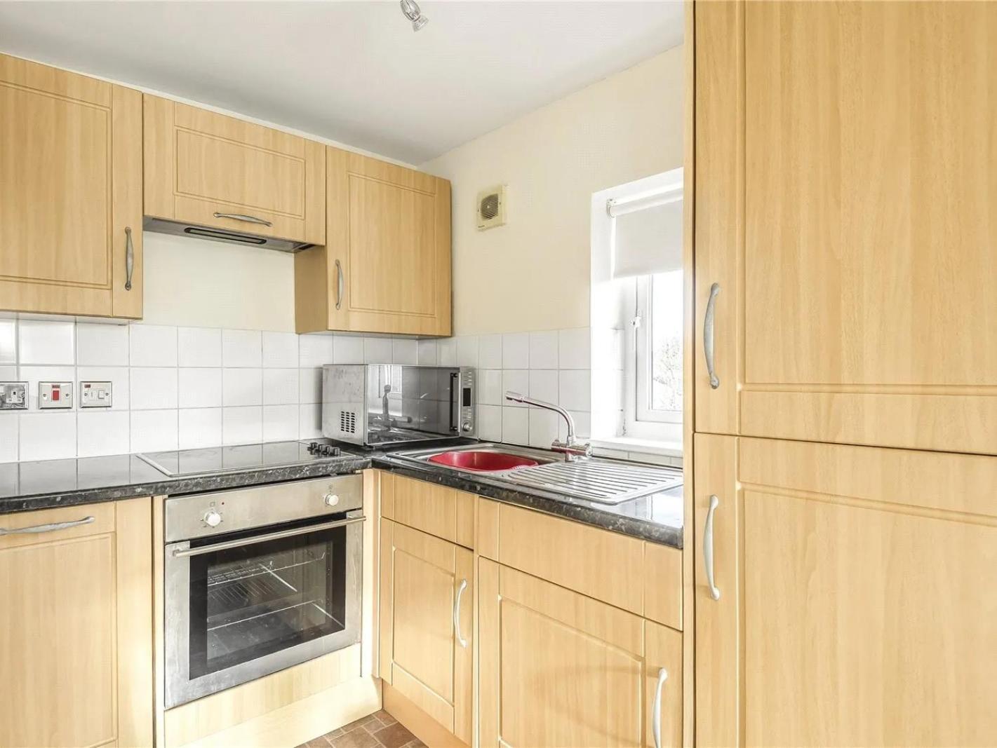 Apartment 2-bedroom With Dedicated Parking *