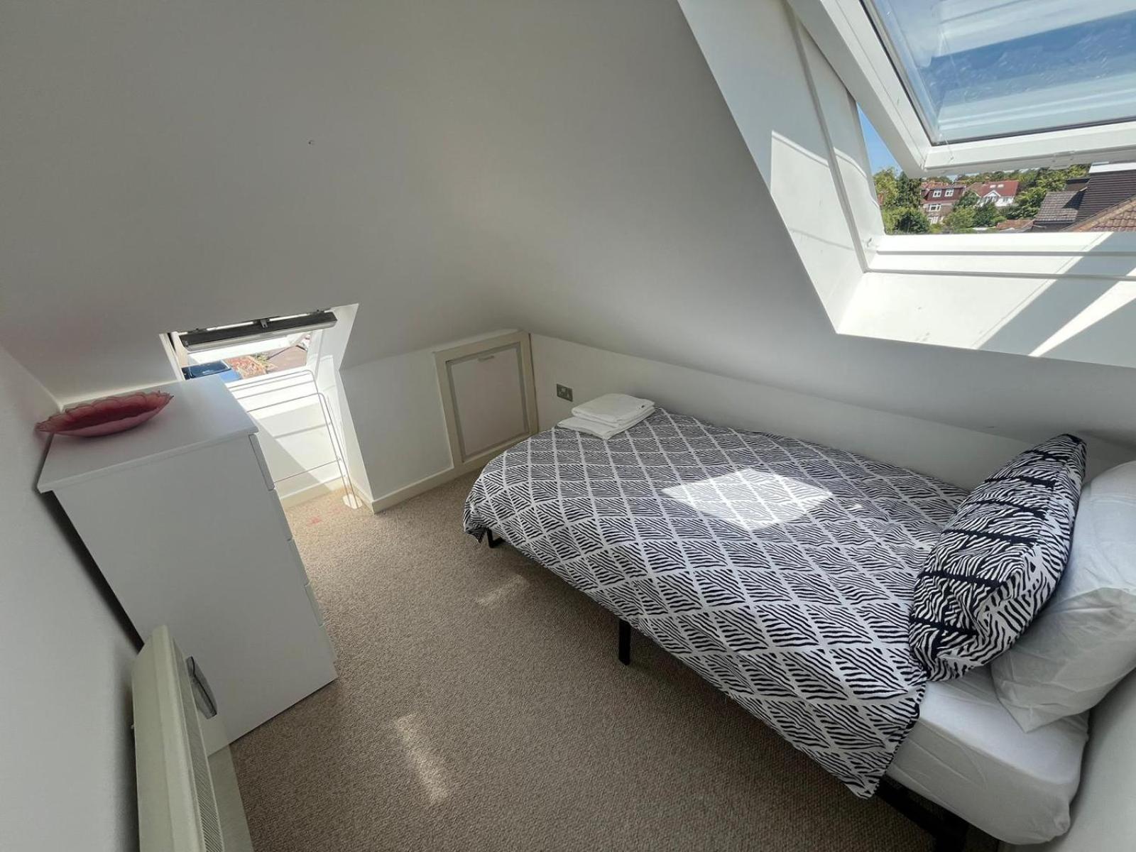 Apartment 2-bedroom With Dedicated Parking *